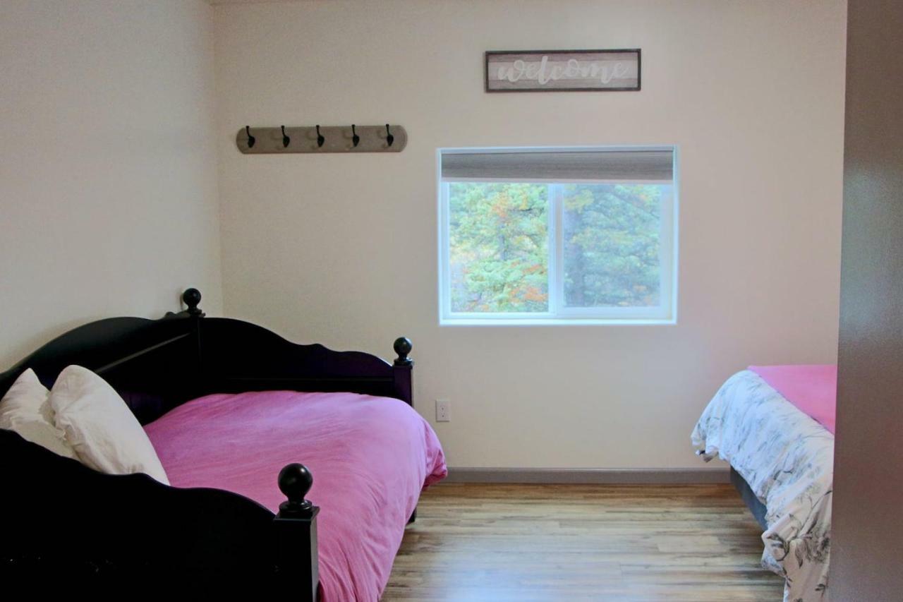 Arctic Dragonfly Inn Хийли Екстериор снимка